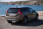 Volvo V60 D4 Cross Country 2015 года